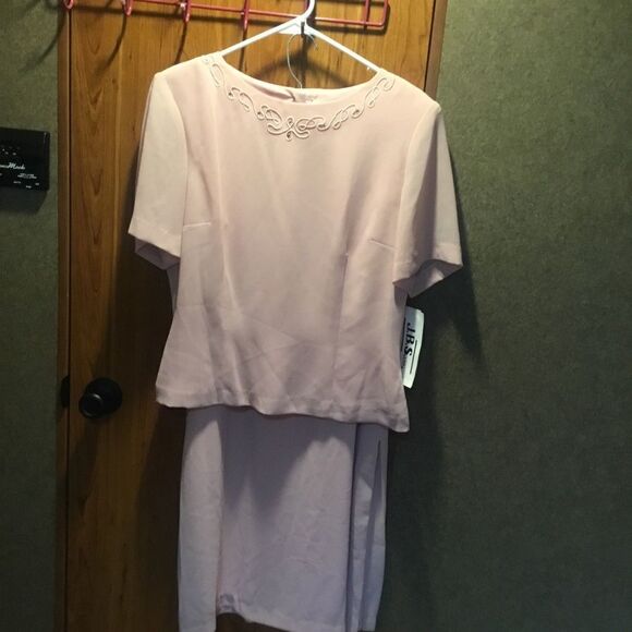 NWT. J.B.S Ltd. Brand Women’s 2 Pc Suit in Soft Pink Women’s Size 10 - Picture 2 of 12